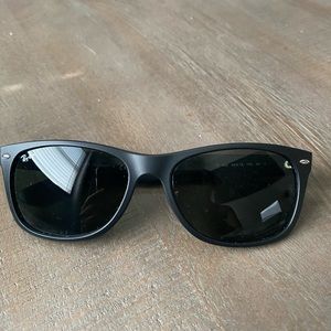 Large MATTE BLACK NYLON RAYBAND NEW WAYFARER